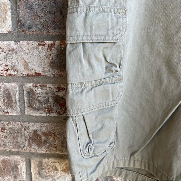 ππ£ Wrangler tan cargo shorts - Picture 4 of 9